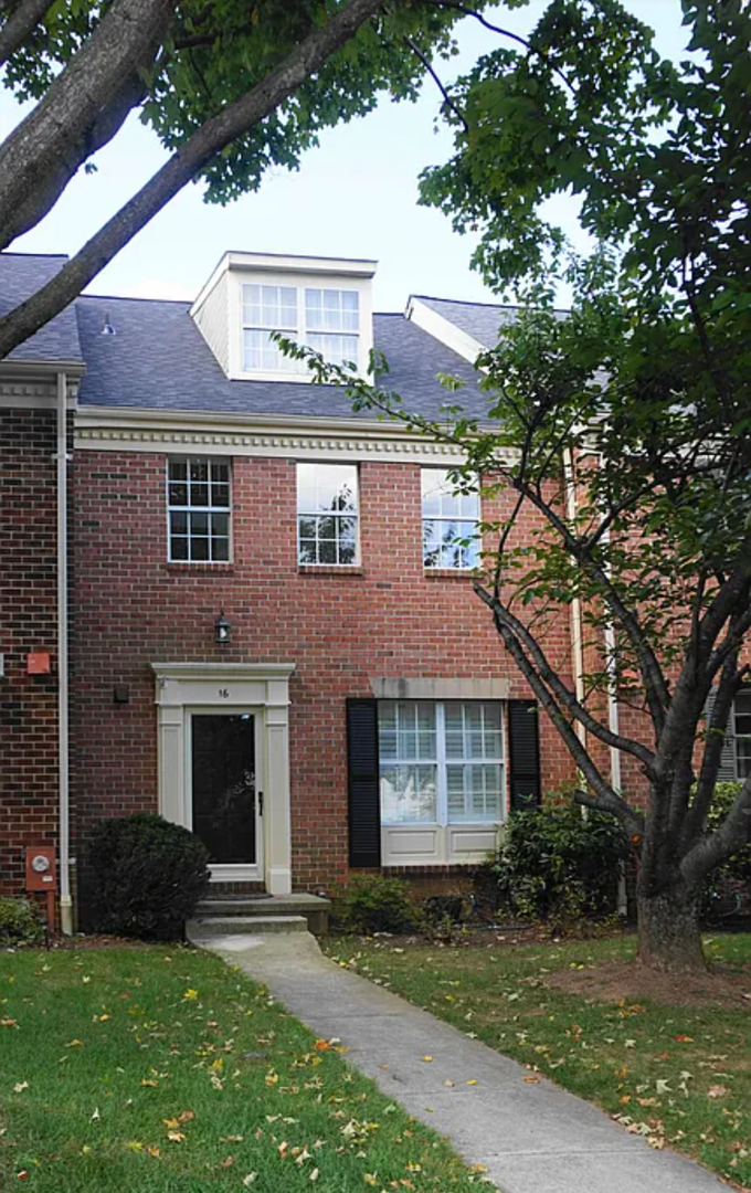 Timonium Townhome: 16 Lovett Ct