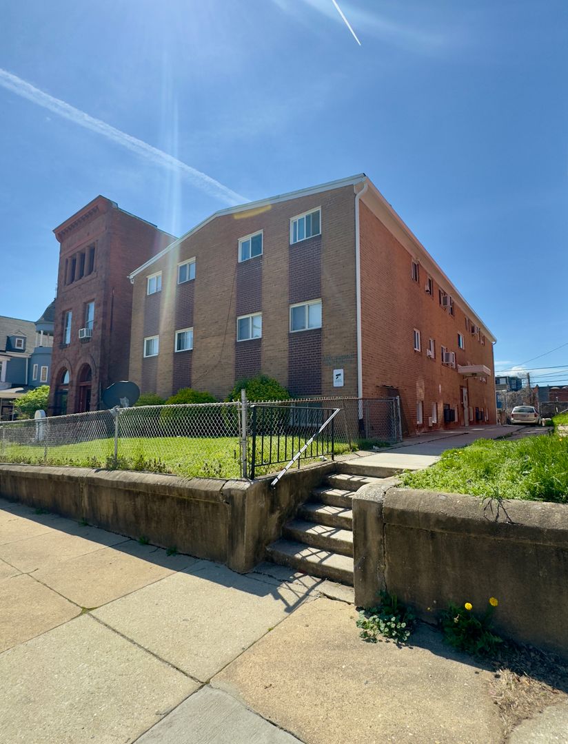 Baltimore Apartment: 2300 Eutaw Place