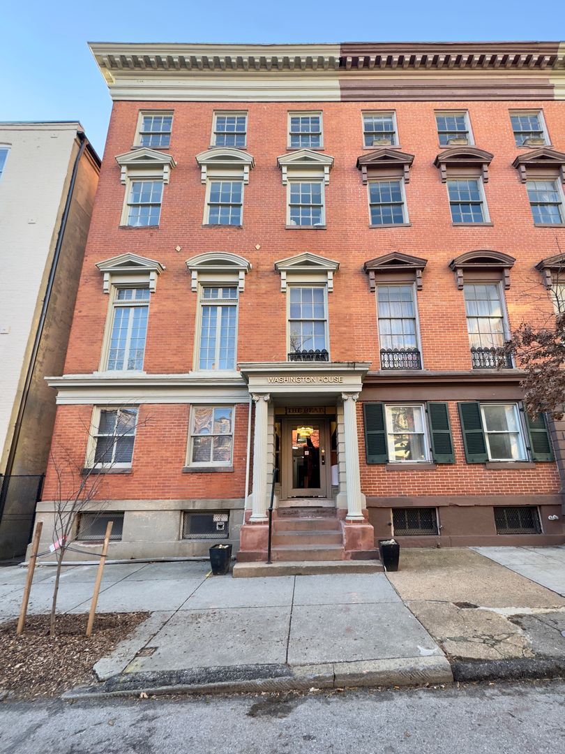 Baltimore Apartment: 13 E Read St