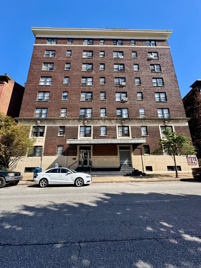 Baltimore Apartment: 817 St Paul Street