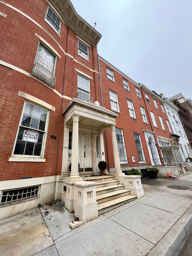 Baltimore Apartment: 7-9 W Mulberry St