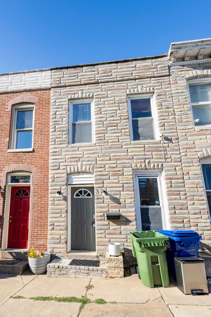 Baltimore Townhome: 32 E Barney St
