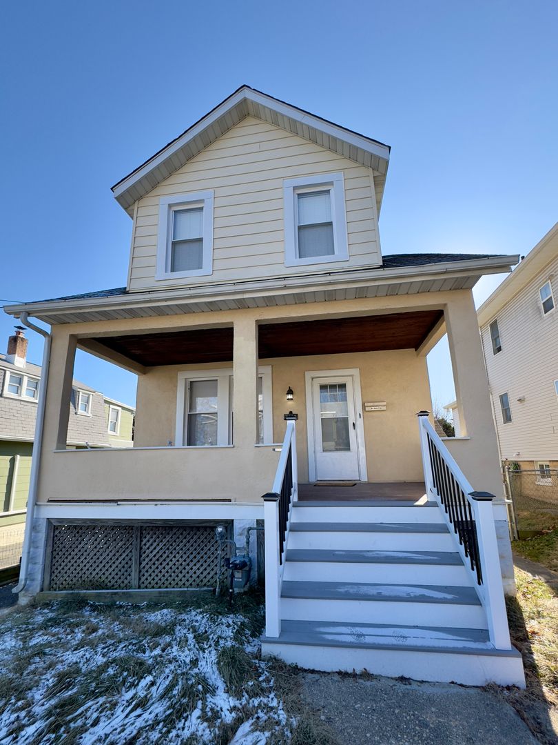 Baltimore House: 7003 Linden Ave