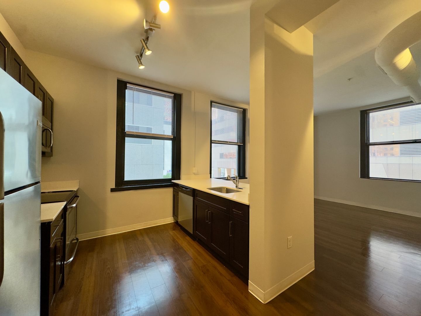 Baltimore Apartment: 10 N Calvert St