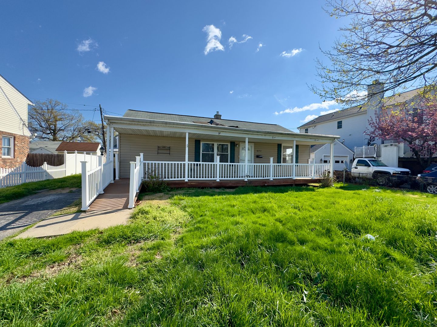 Baltimore House: 8252 Longpoint Rd
