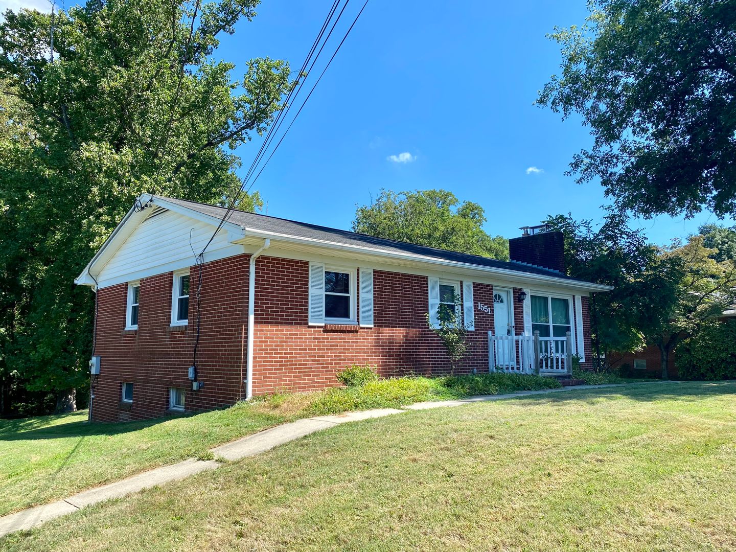 Charming 3Bedroom/2Bathroom Detached Home in Bel Air!