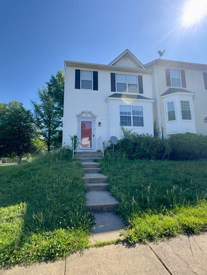 Randallstown Townhome: 9520 Oak Trace Way