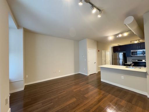 Charming 1 Bedroom/1 Bathroom Apartment Unit in Downtown Baltimore, MD! Unit 807