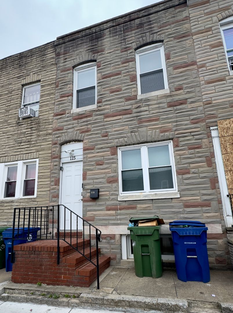 Baltimore House: 115 S Eaton St