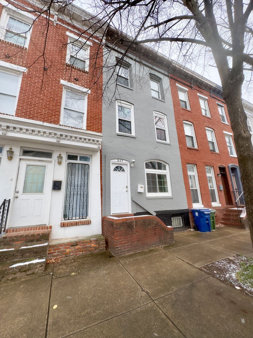 Baltimore Townhome: 327 Scott St
