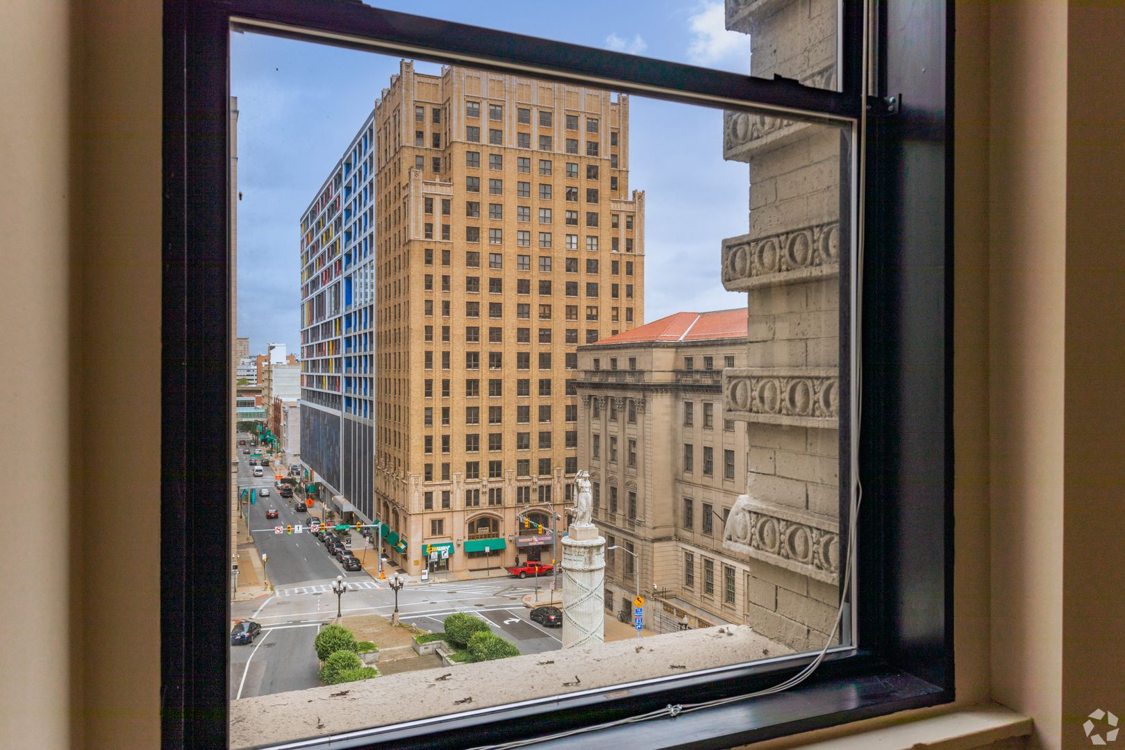 Baltimore Apartment: 10 N Calvert St