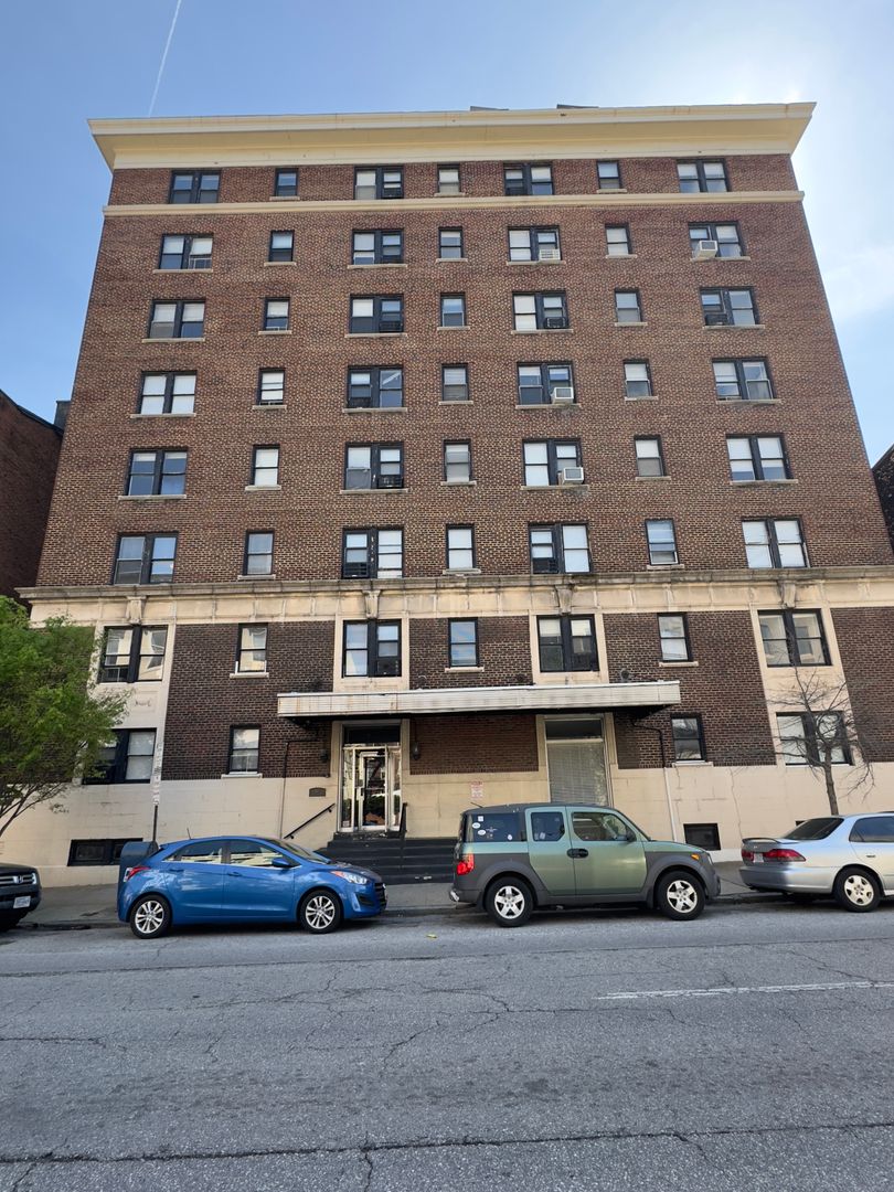 Baltimore Apartment: 817 St Paul Street