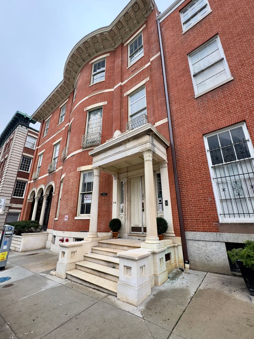 Baltimore Apartment: 7-9 W Mulberry St