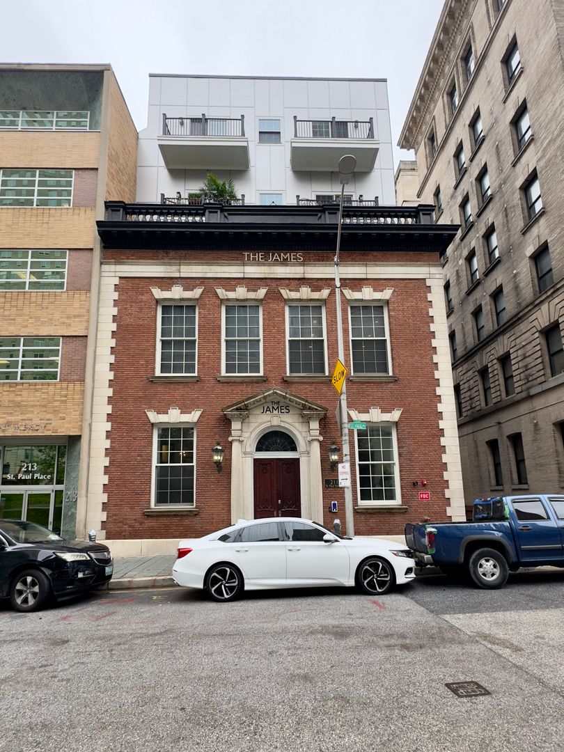 Baltimore Apartment: 211 St Paul Pl