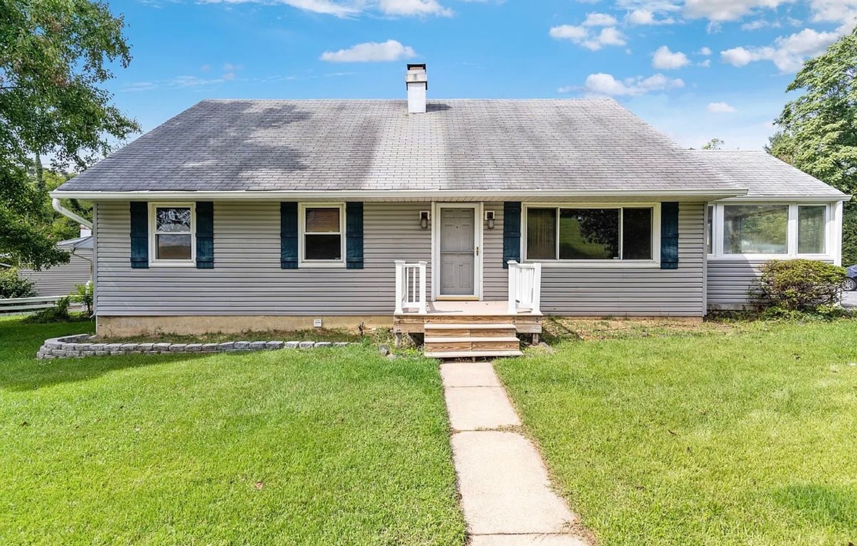 Catonsville House: 438 Bloomsbury Ave