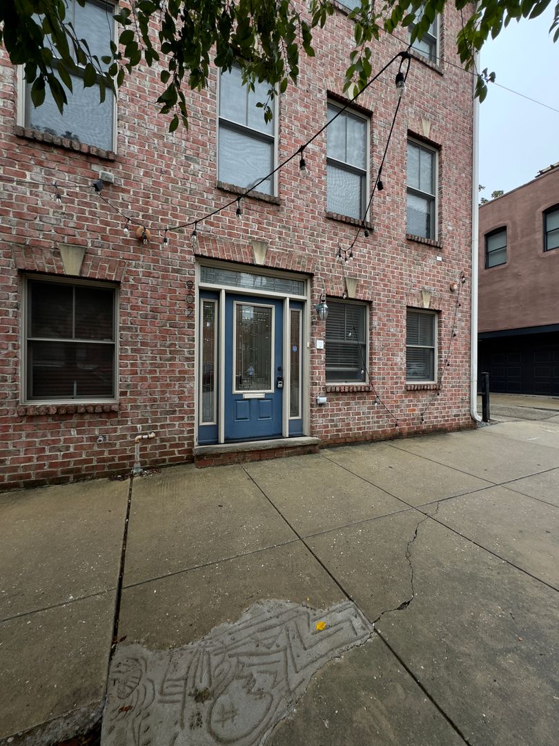 Baltimore Townhome: 902 S Linwood Ave