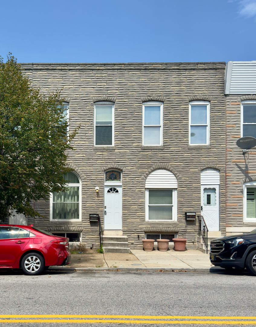 Baltimore Townhome: 3512 E Baltimore St