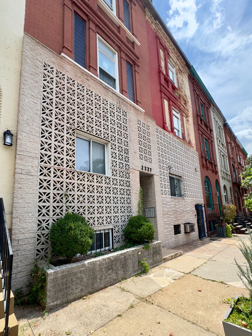 Baltimore Apartment: 2227 St Paul St