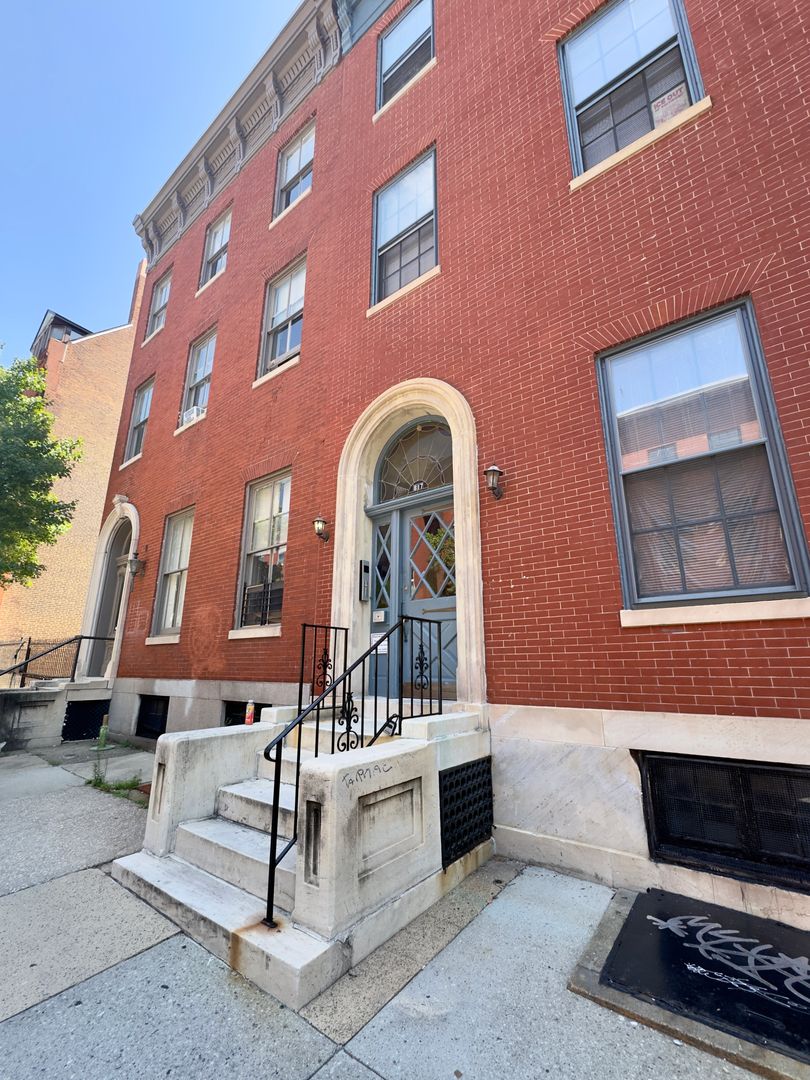 Baltimore Apartment: 817 Park Ave