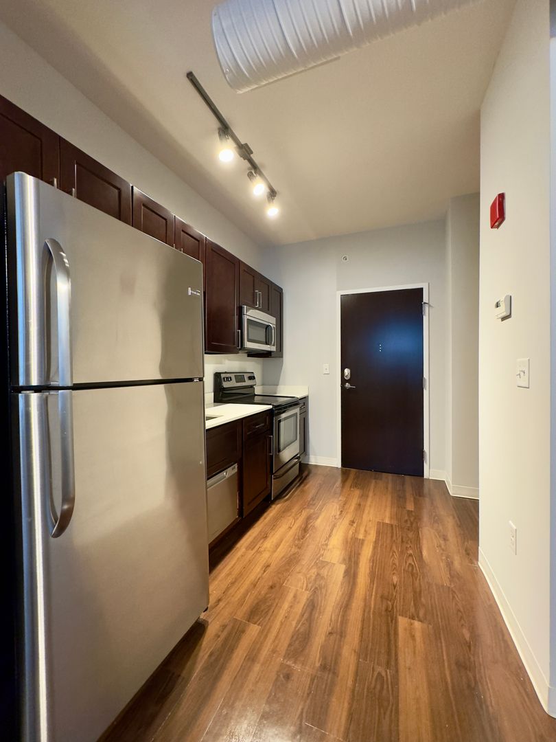 Baltimore Apartment: 10 N Calvert St