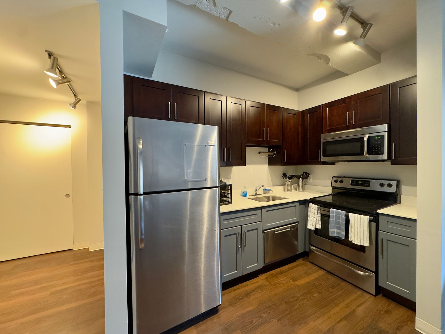 Baltimore Apartment: 10 N Calvert St