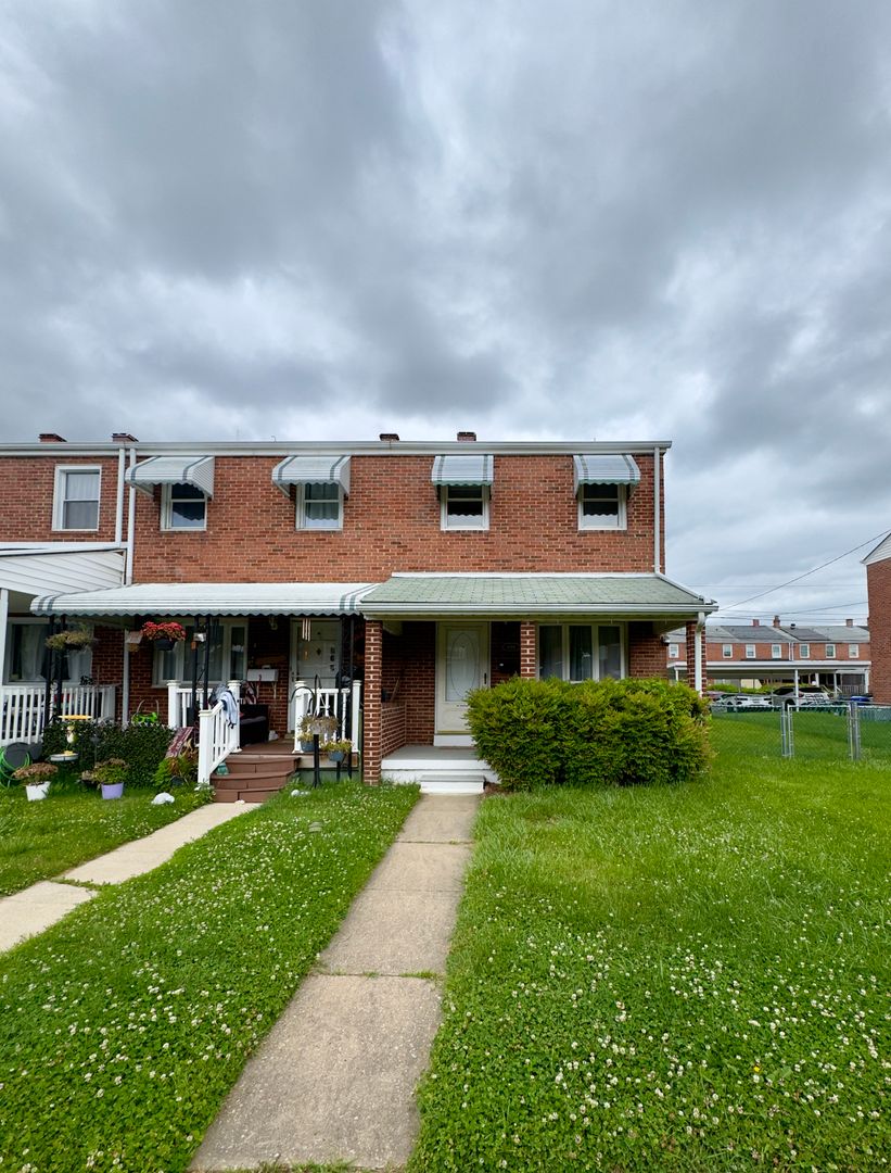 Dundalk Townhome: 8166 Del Haven Rd