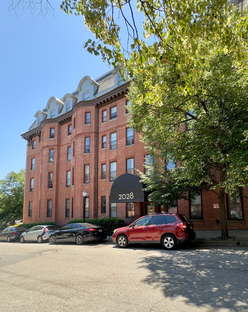 Baltimore Apartment: 2028 Mount Royal Terrace