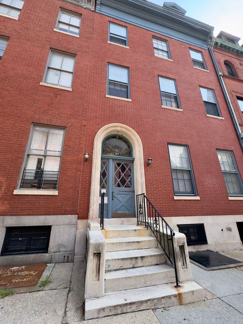 Baltimore Apartment: 817 Park Ave
