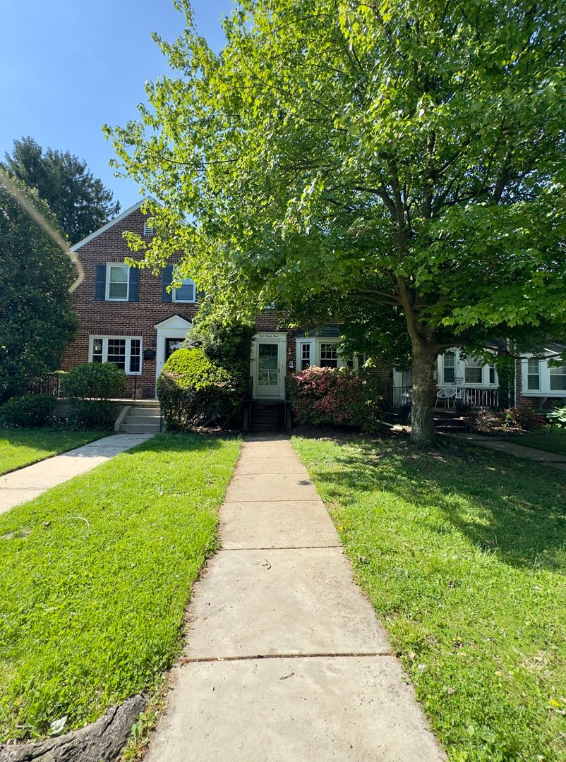Baltimore Townhome: 423 Rodgers Ct