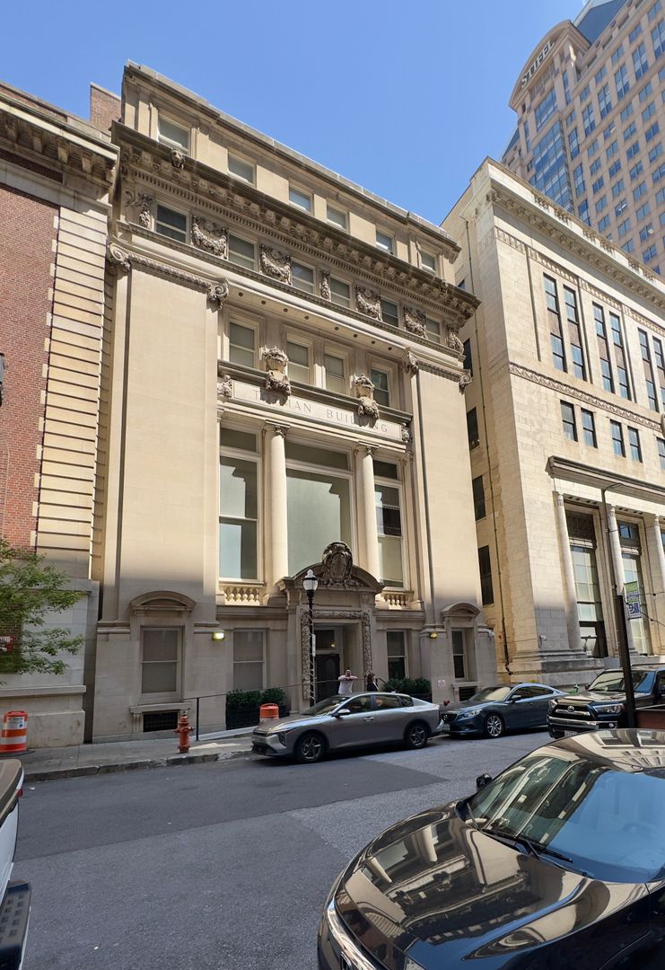 Baltimore Apartment: 208-210 E Redwood St
