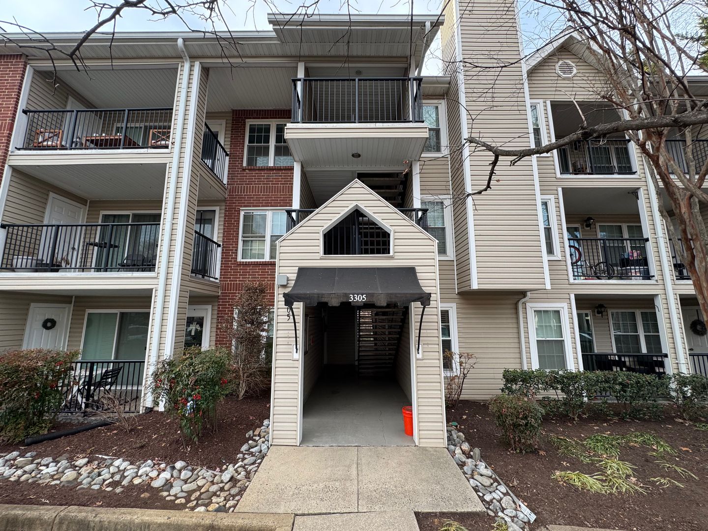 Alexandria Condo: 3305 Wyndham Cir #156