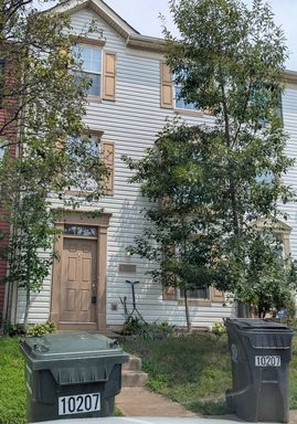 Beautiful 4 Bed 2.5 Bath Townhome In Convenient Wellington Community – photo 1
