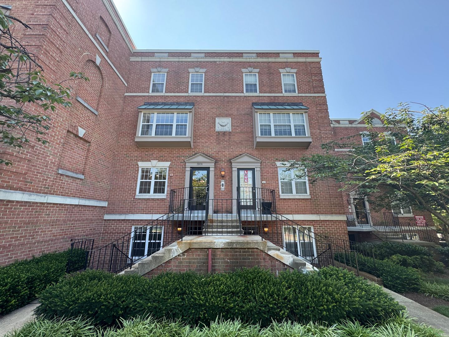 Washington House: 3806 Porter St NW #303