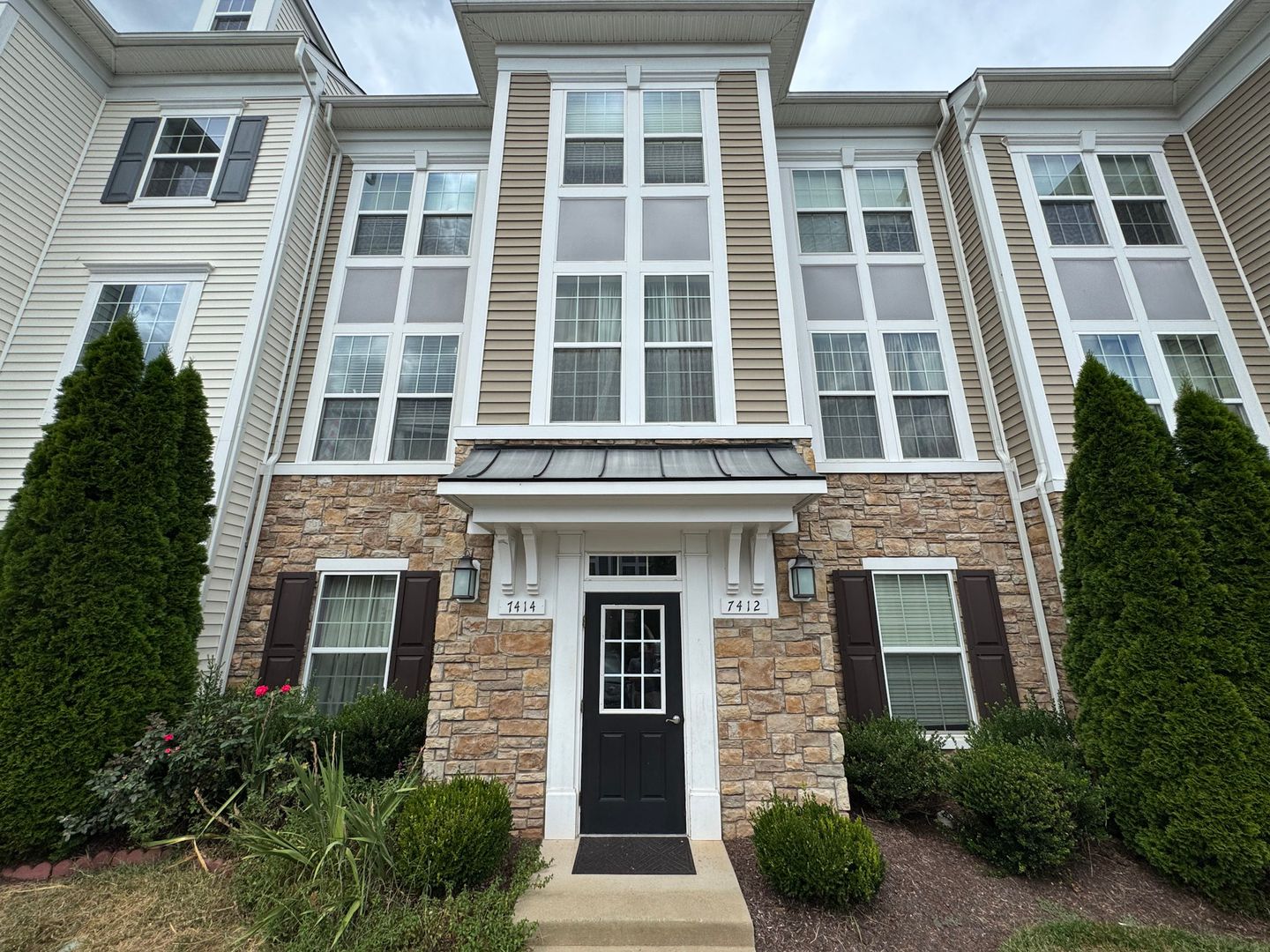 Manassas House: 7412 Riding Meadow Way