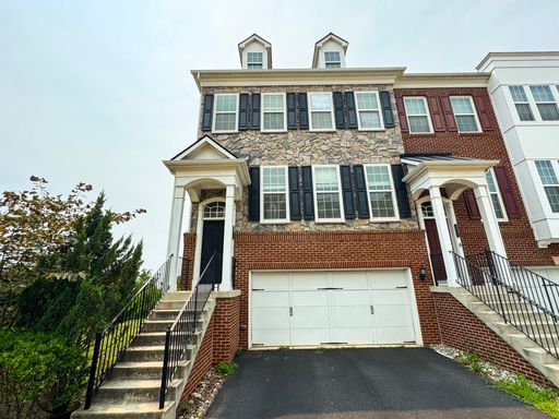 Stunning 4 Bed 3 Bath End-Unit Townhome In Vibrant Goose Creek Village – photo 1