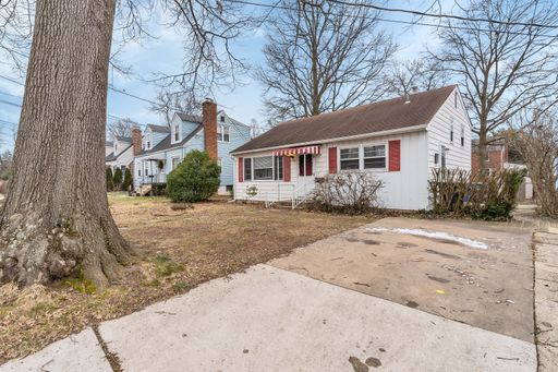 Well Maintained 3 Bedroom 1.5 Bathroom Split Level Home In Desirable Glencarlyn – photo 1