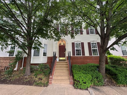 Beautiful 2 Bed 2 Bath End-Unit Townhome In Desired And Convenient Westwood Village