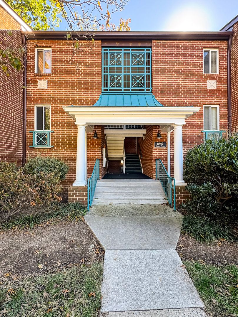 Reston House: 11807 Breton Ct. Unit 2B