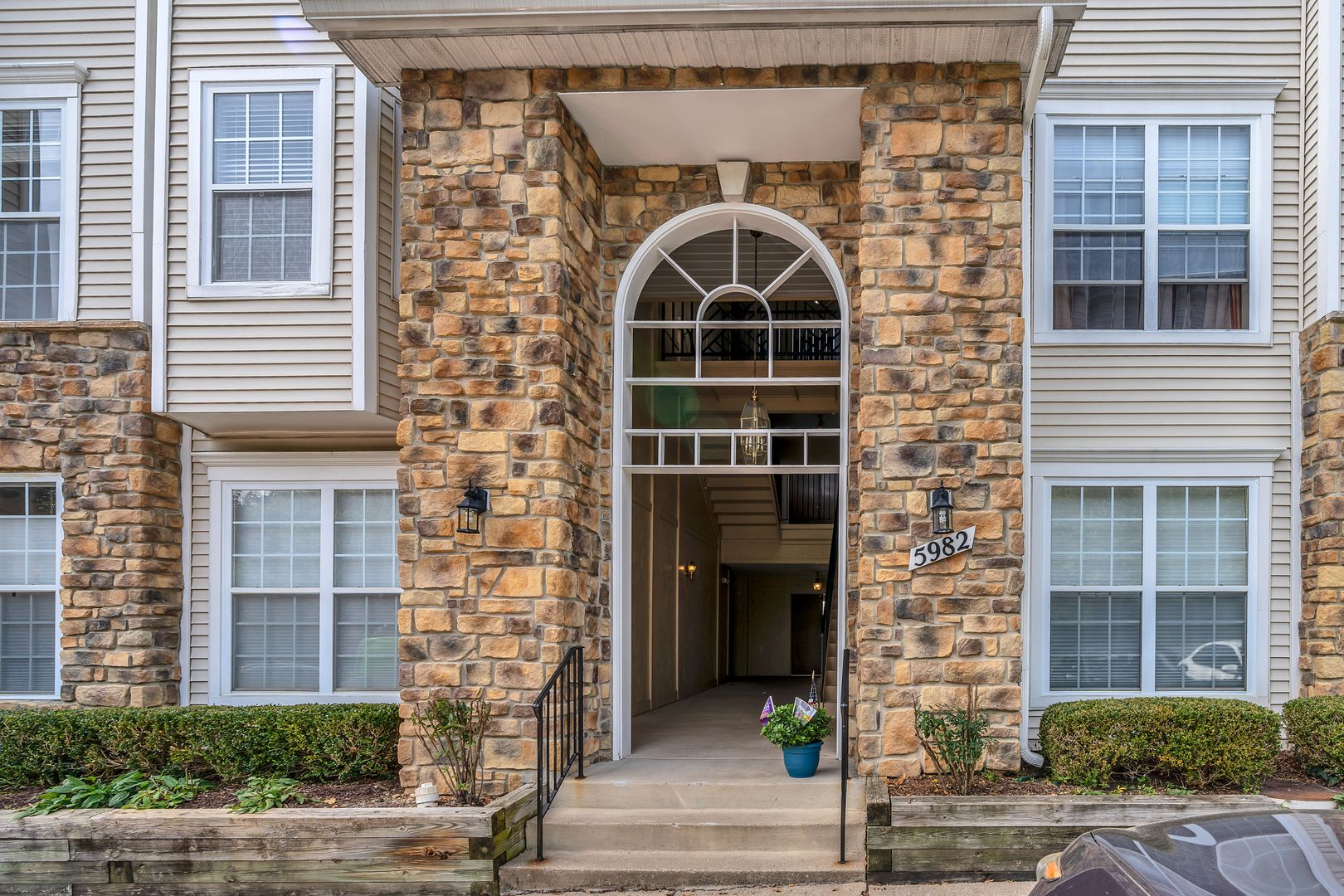 ALEXANDRIA House: 5982 FOUNDERS HILL COURT #303