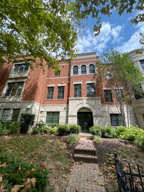 Stunning 3 BR / 3 BA / 2 Half BA Brownstone Townhouse in West Market near Reston Town Center – photo 1