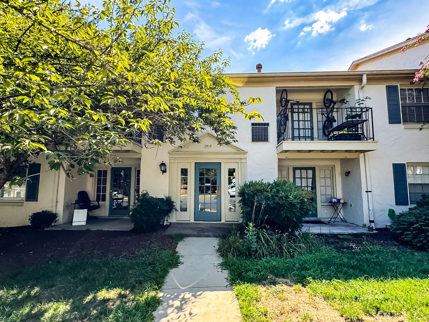 Springfield House: 5819-E Rexford Dr