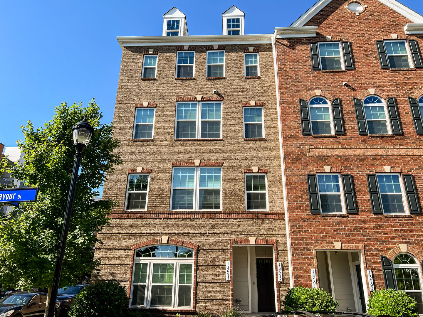 Stunning and Spacious 3 Bed, 2.5 Bath End-Unit Brick Townhome  Desired Discovery Square