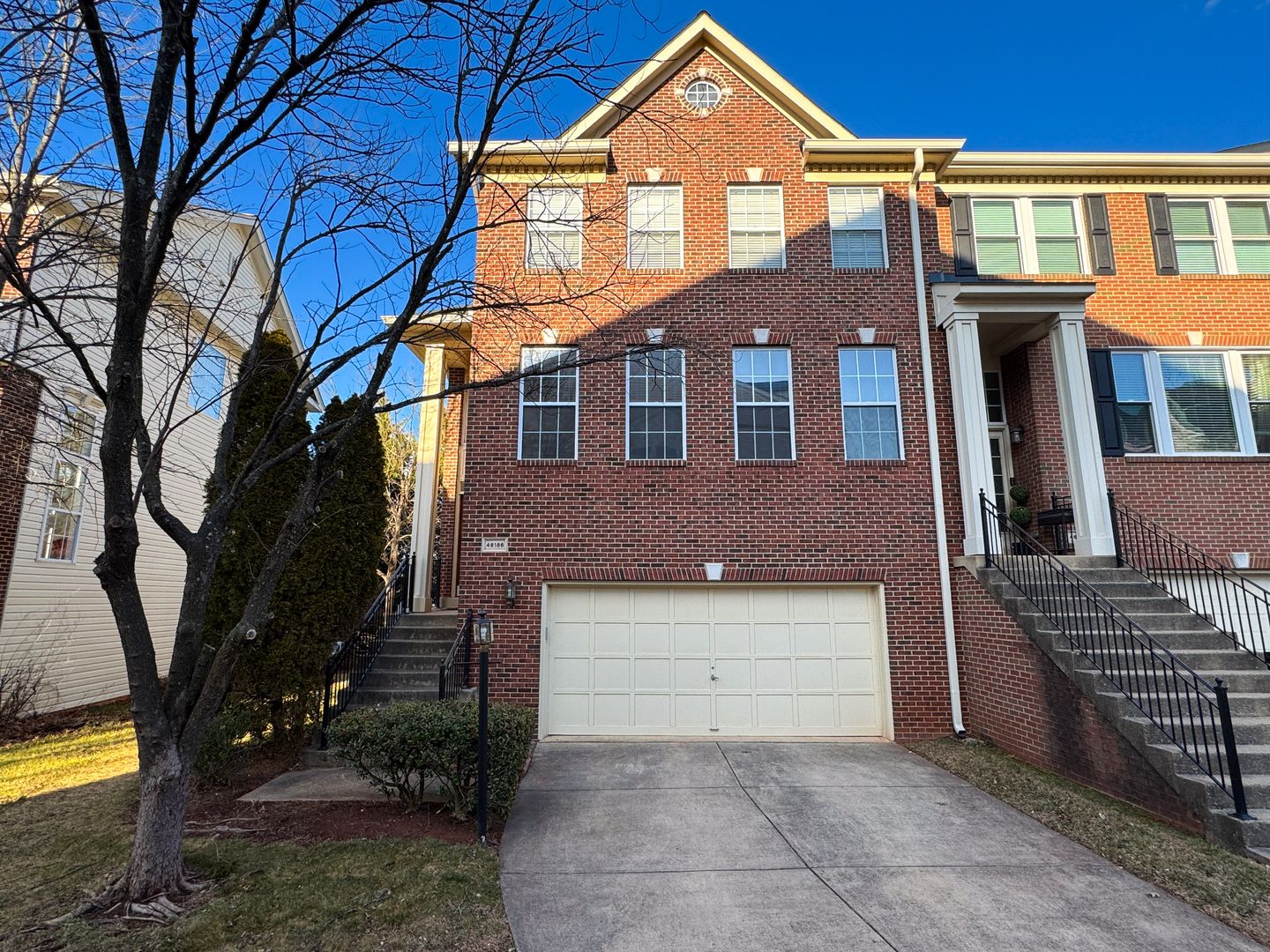 Sterling House: 46186 Aisquith Ter