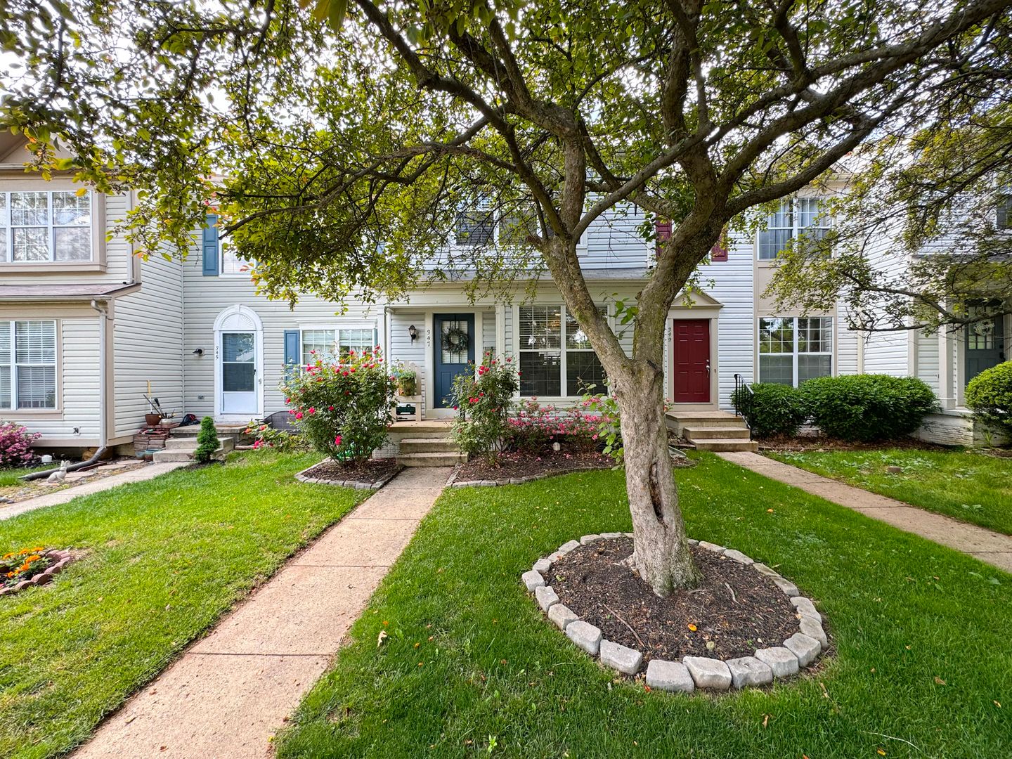 Leesburg Townhome: 347 Bridle Crest Sq NE