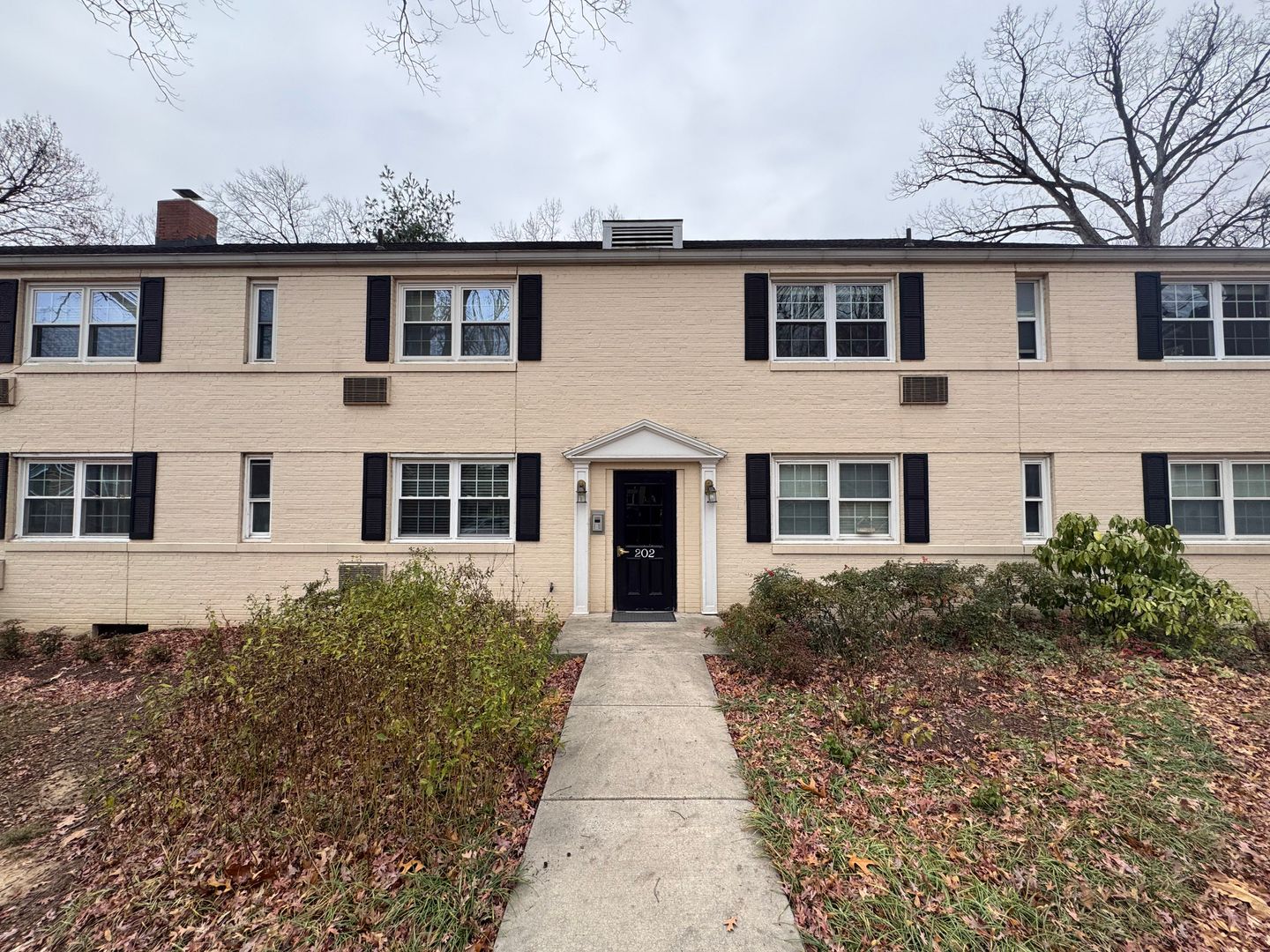 Arlington House: 202 N Trenton St Apt 4