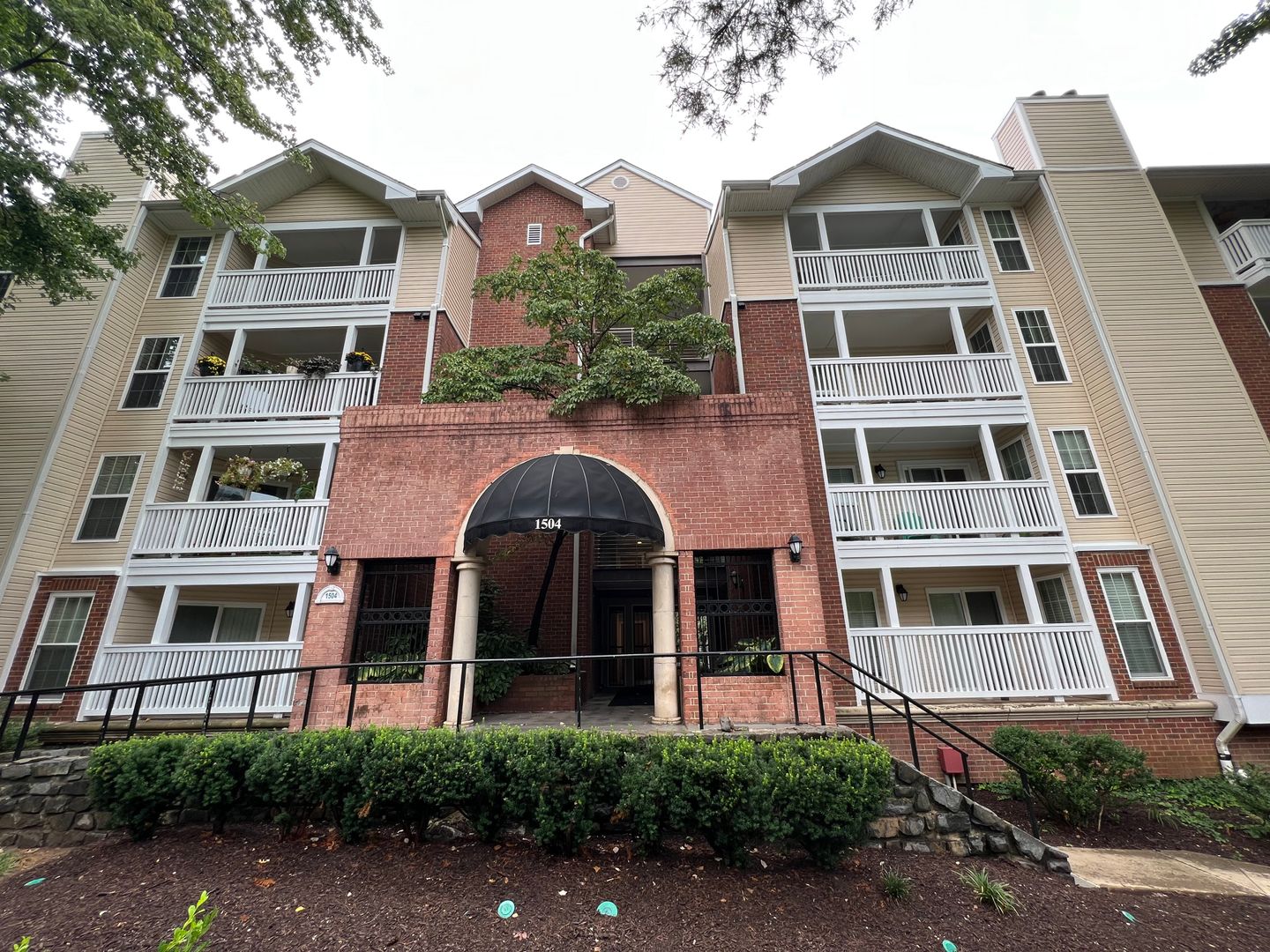 McLean House: 1504 Lincoln Way #203