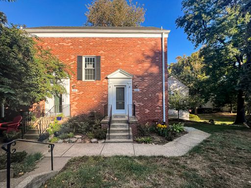 Delightful 1 BR / 1 BA, 1 Level Apartment In Tree Lined Community In Parkfairfax – photo 1