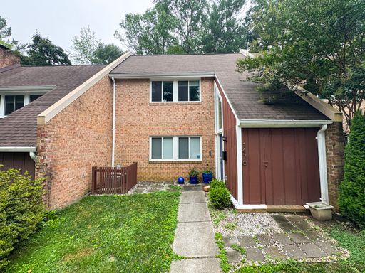 Relaxing 3 Bed 2.5 Bath Townhome In Serene Forest Edge – photo 1