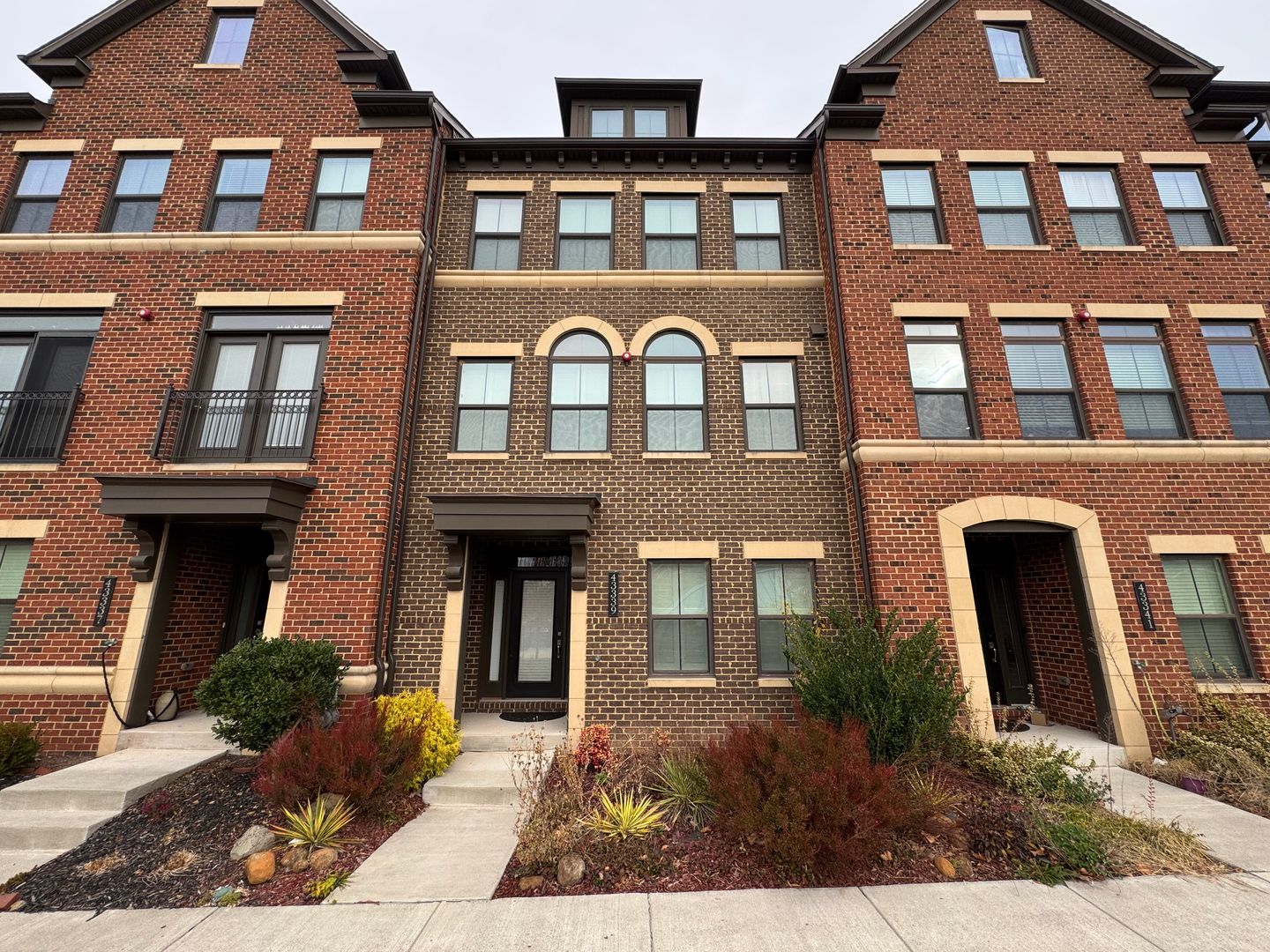 Ashburn House: 43339 Stadium Ter