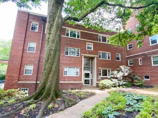 Tastefully Renovated 2 Bedroom 1 Bathroom Condo In Park-Like Setting In Westmoreland Terrace – photo 1